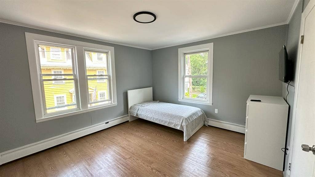 2 Rooms for Rent (Women Only)