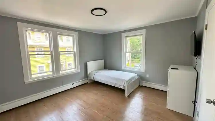 2 Rooms for Rent (Women Only)