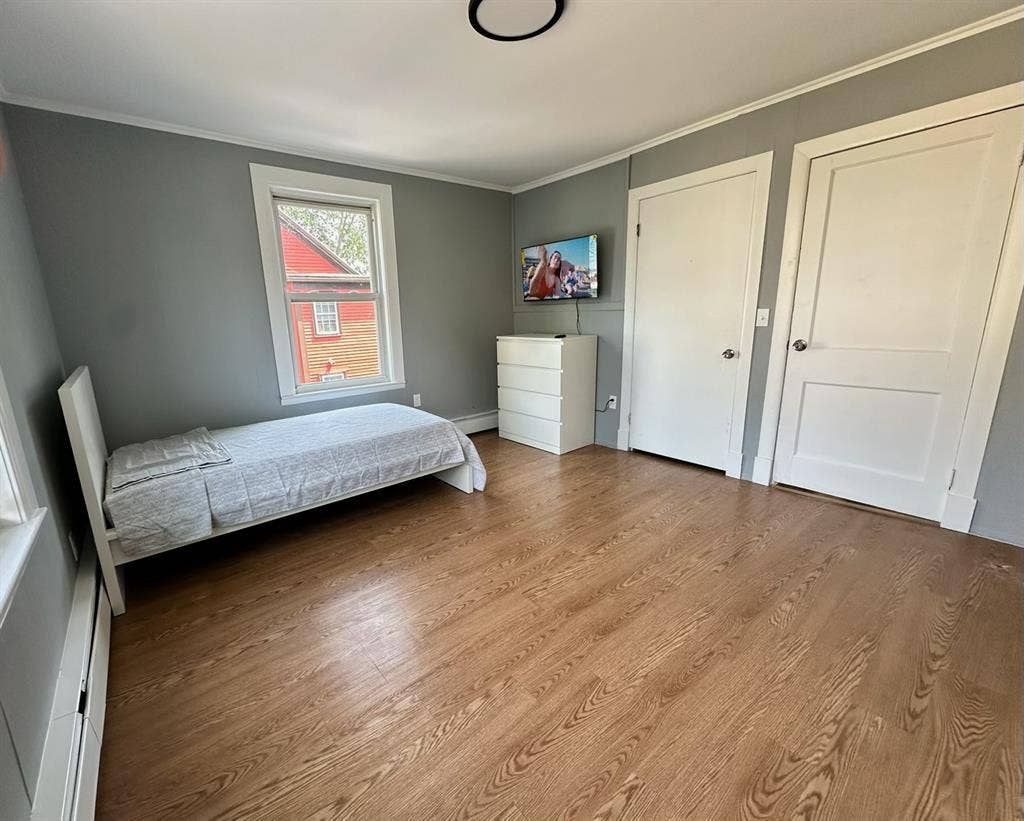 2 Rooms for Rent (Women Only)