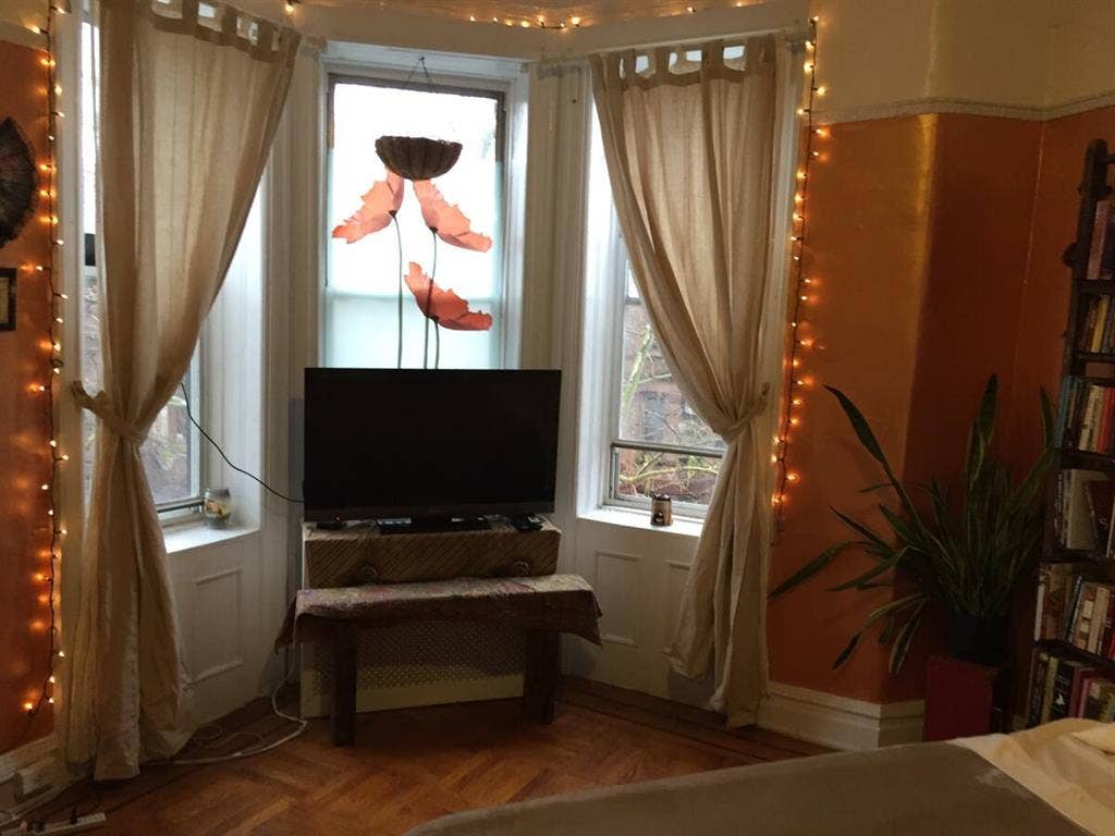 Beautiful XL Unfurnished Room
