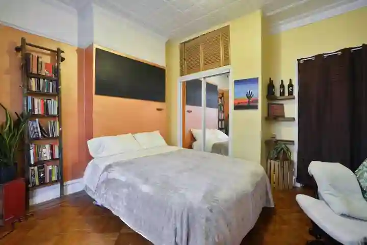 Beautiful XL Unfurnished Room