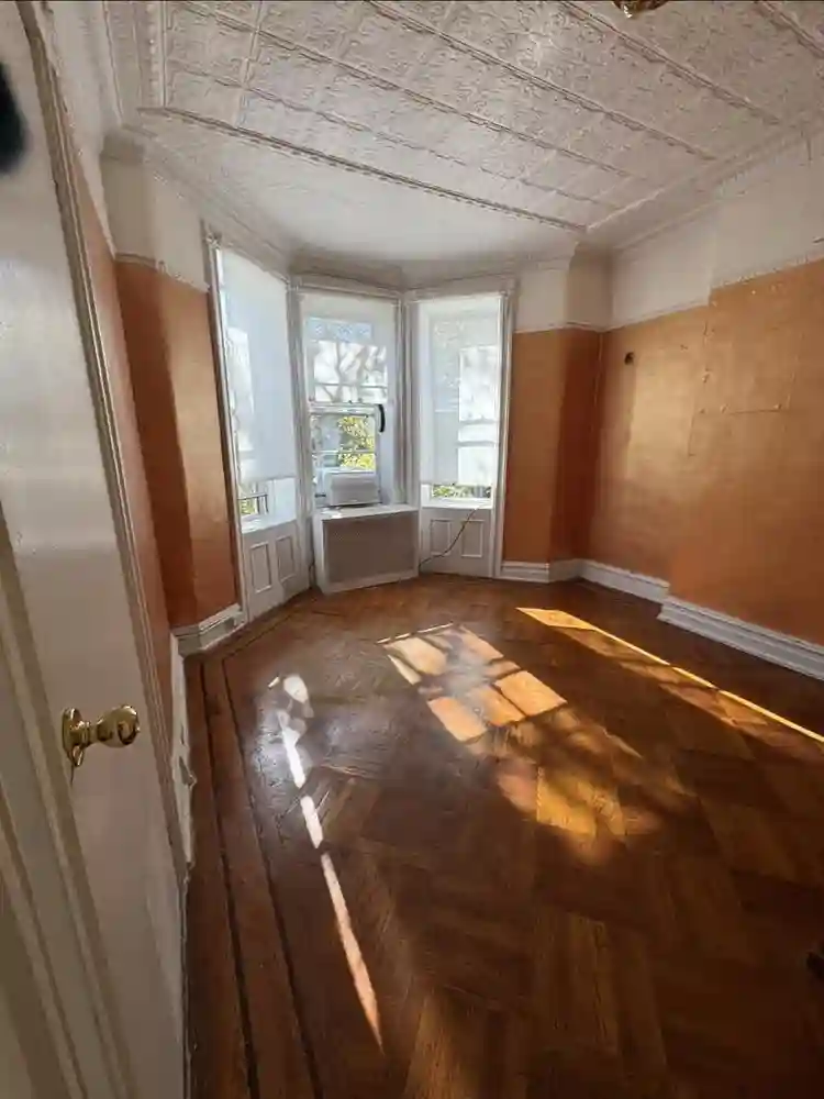 Beautiful XL Unfurnished Room