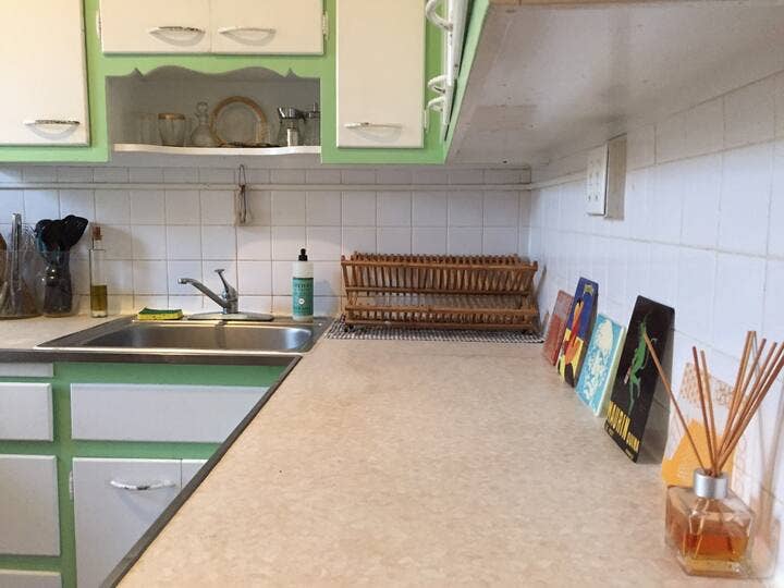 Beautiful XL Unfurnished Room