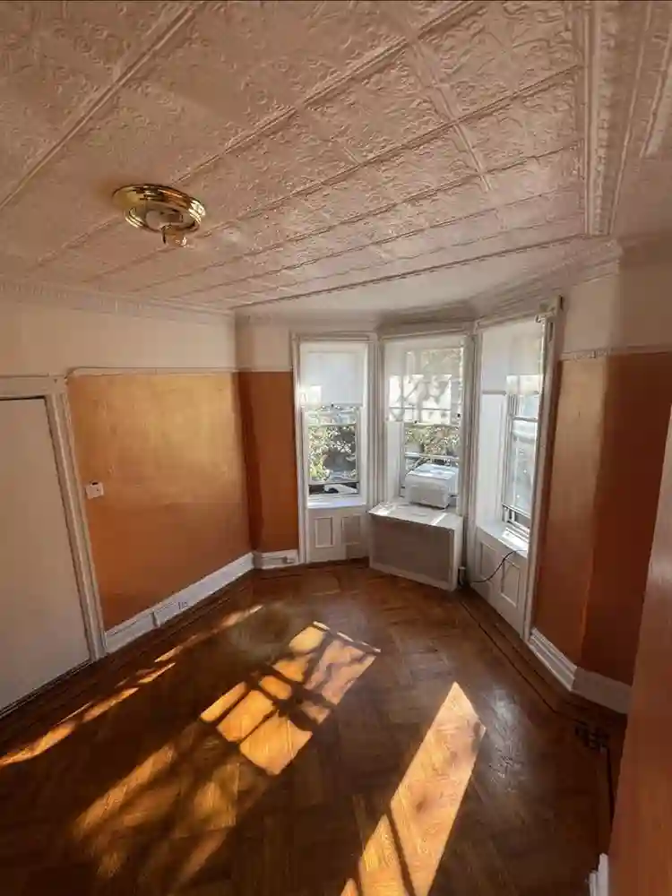 Beautiful XL Unfurnished Room