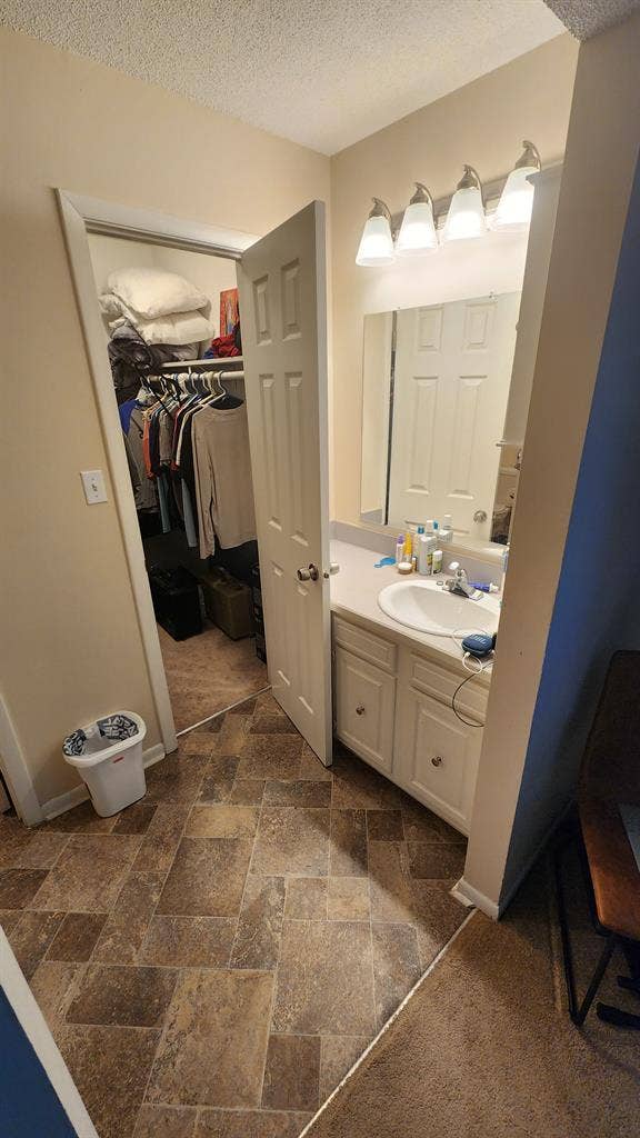 Master bedroom Room for rent