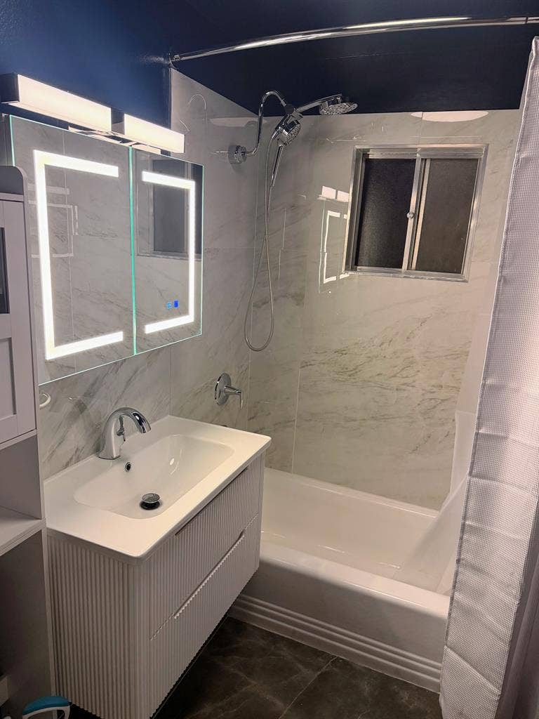 2-bed 1-bath - 7 min walk to Strip