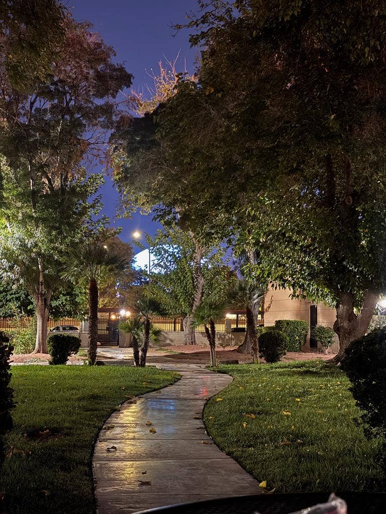 2-bed 1-bath - 7 min walk to Strip