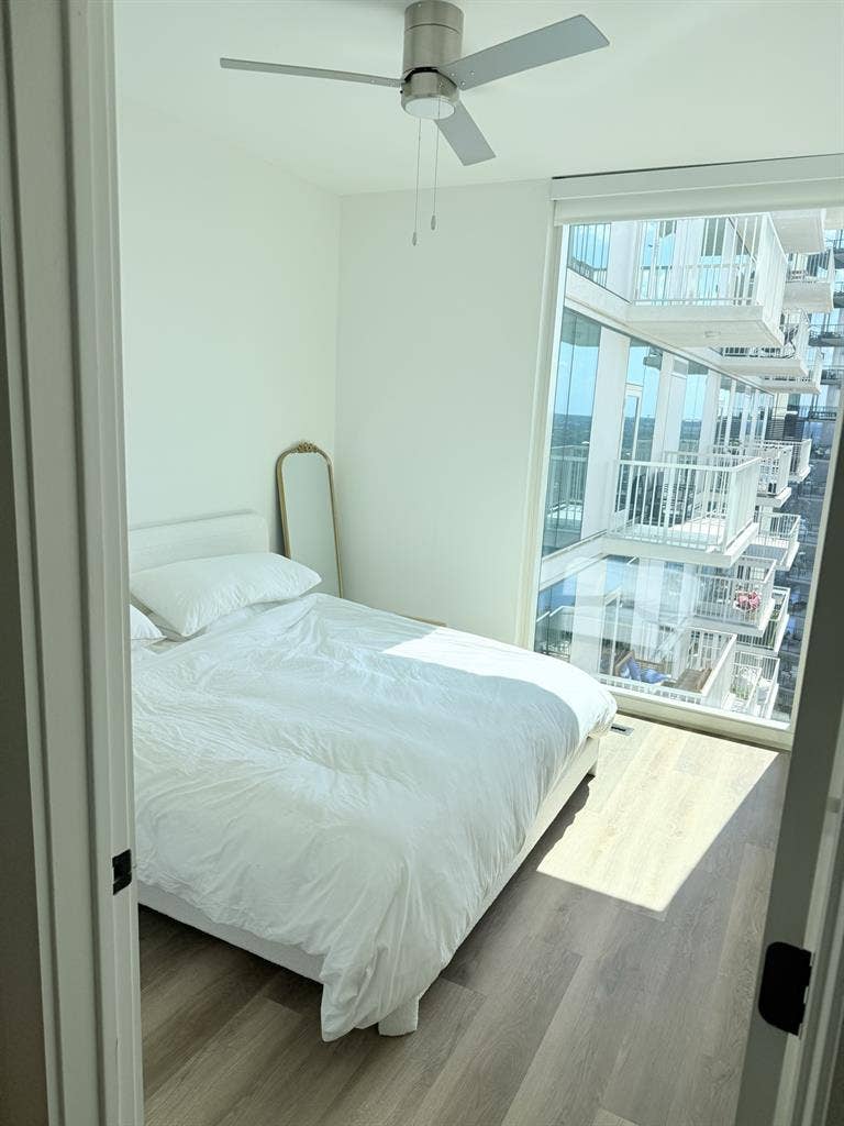 2 BED DOWNTOWN - LAKE VIEWS