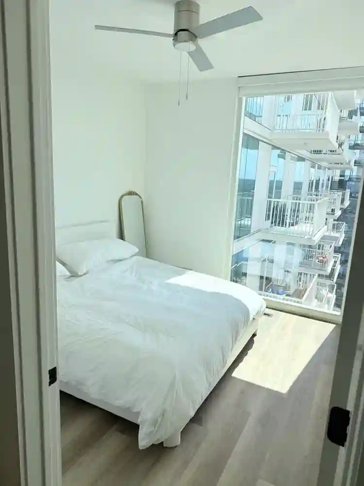 2 BED DOWNTOWN - LAKE VIEWS