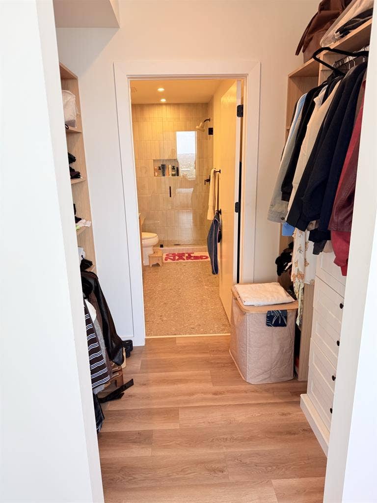 2 BED DOWNTOWN - LAKE VIEWS