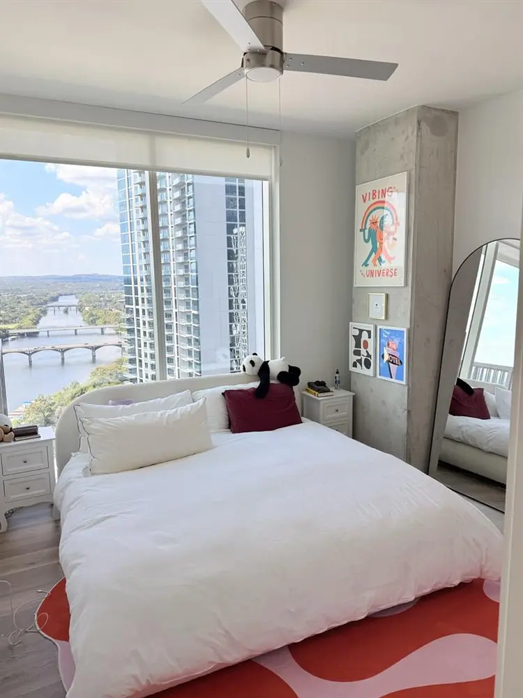 2 BED DOWNTOWN - LAKE VIEWS