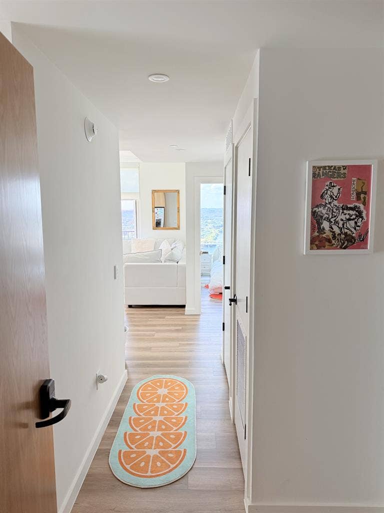 2 BED DOWNTOWN - LAKE VIEWS