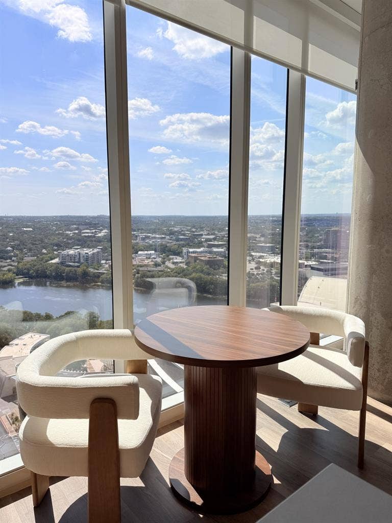 2 BED DOWNTOWN - LAKE VIEWS
