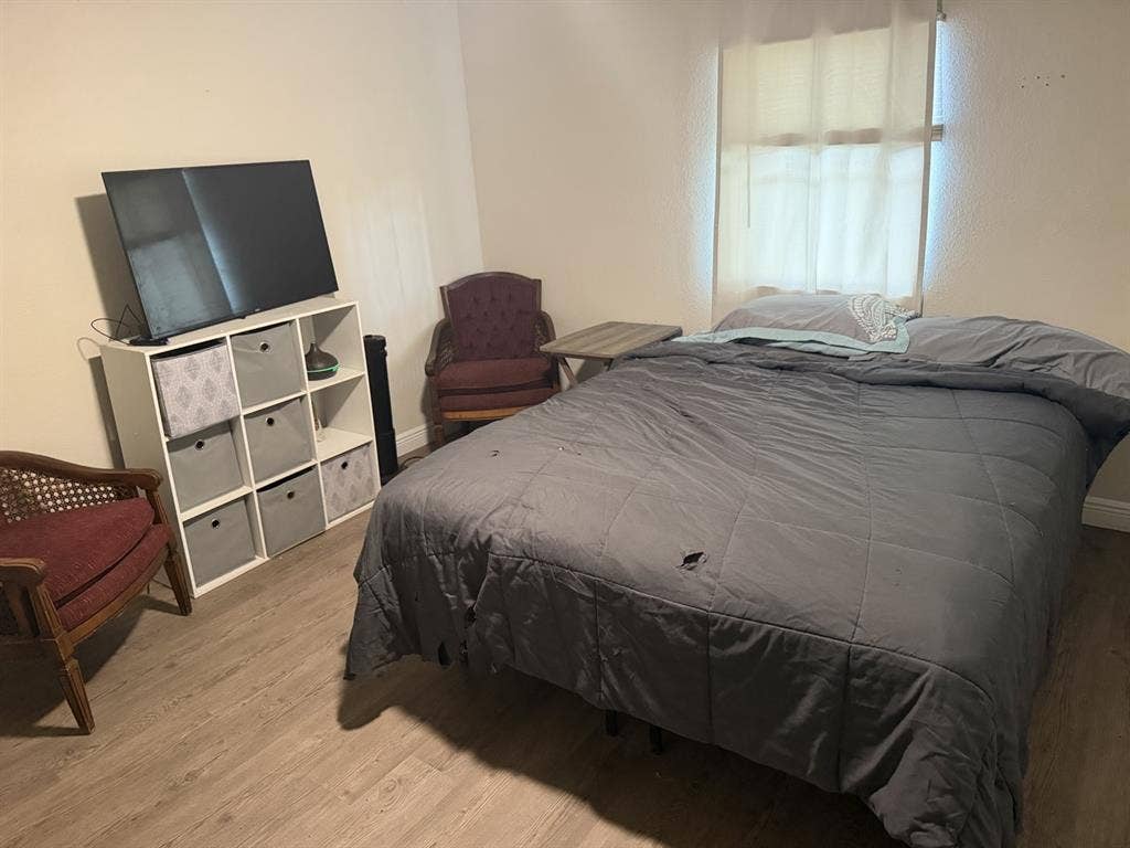 Seeking roommate for private room