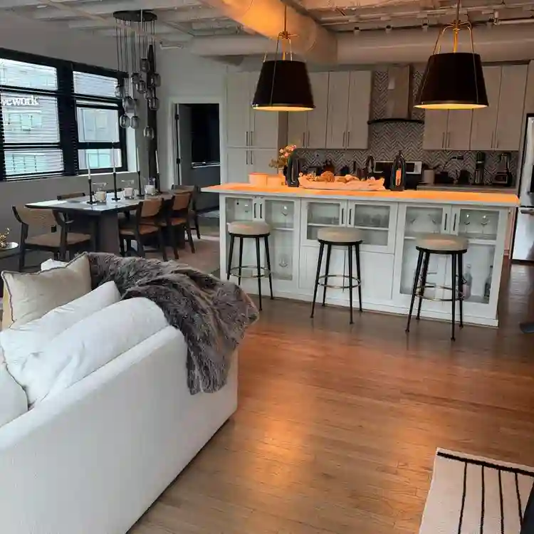 Fully furnished room in midtown