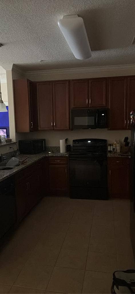 Looking for a roommate!