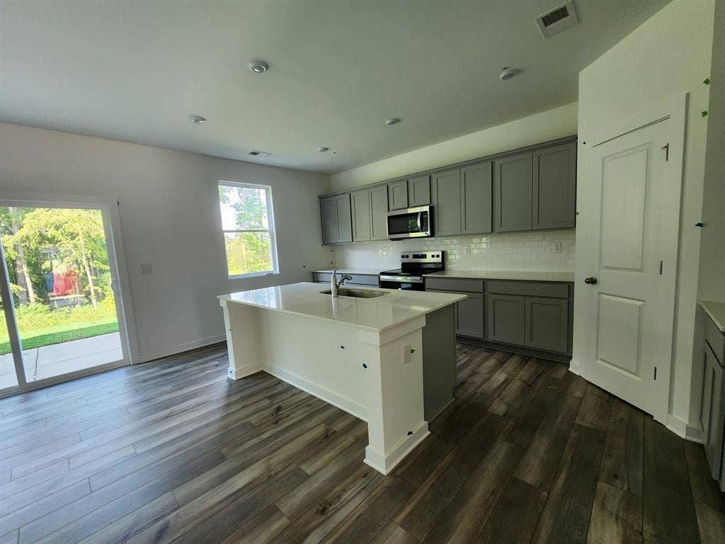 4 BR in Monroe