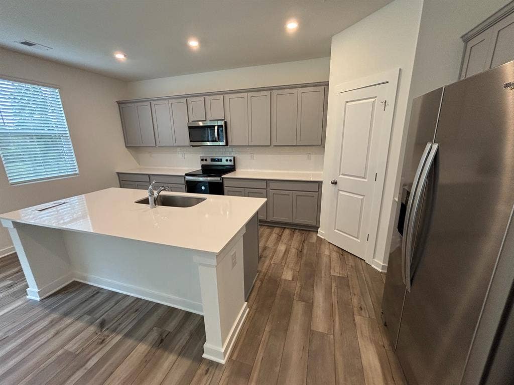 4 BR in Monroe