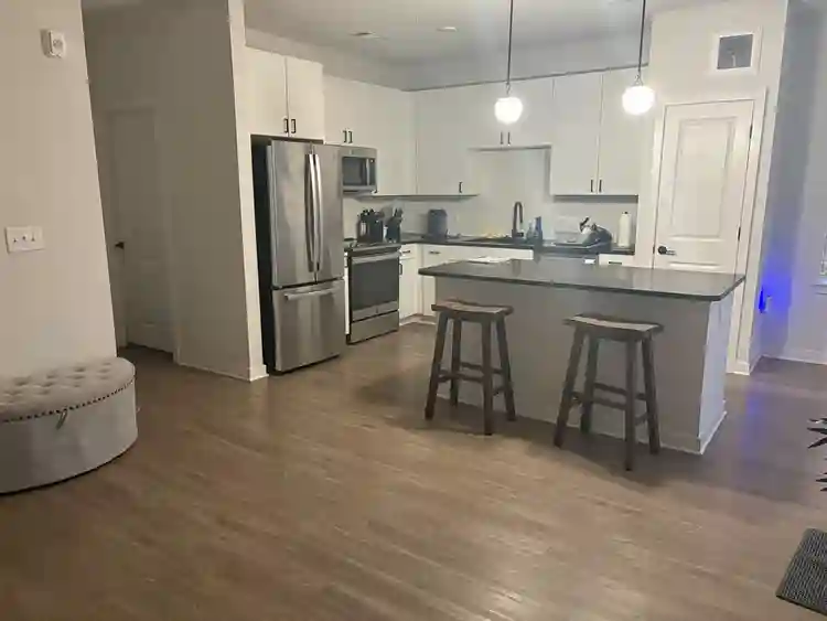 2b/2br less than 10 minutes from PC