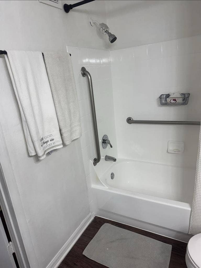 looking for a female roommate