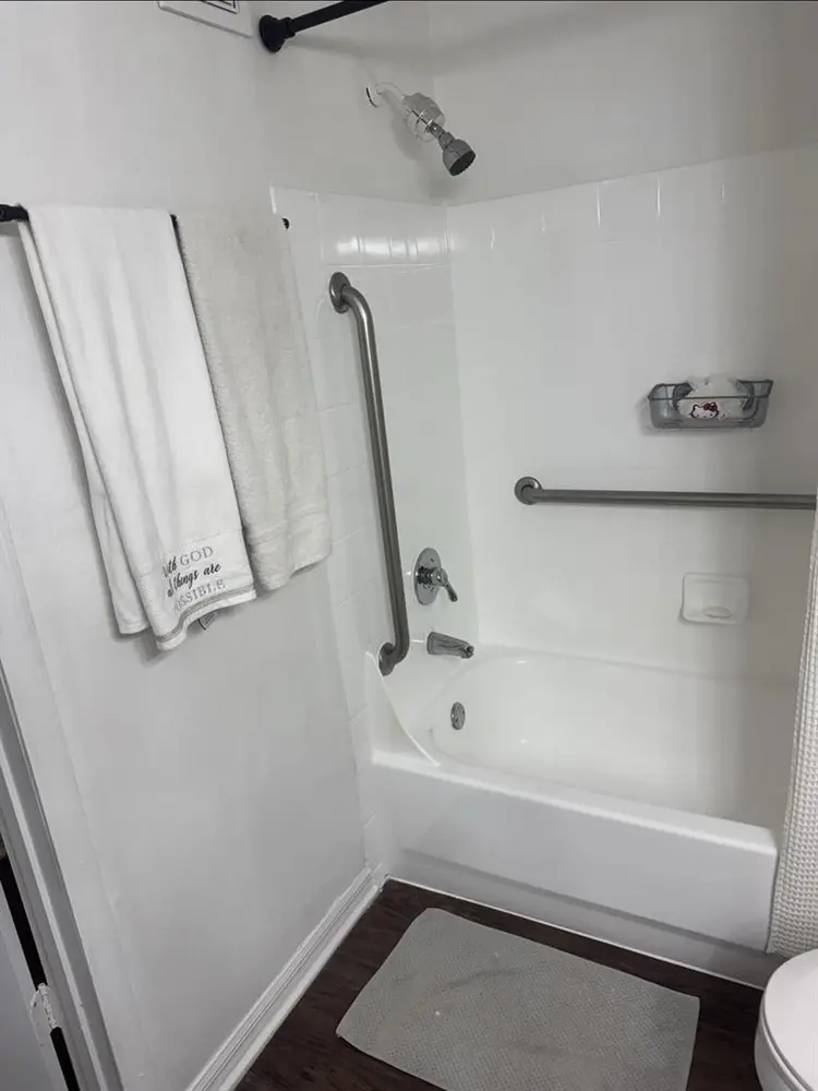 looking for a female roommate
