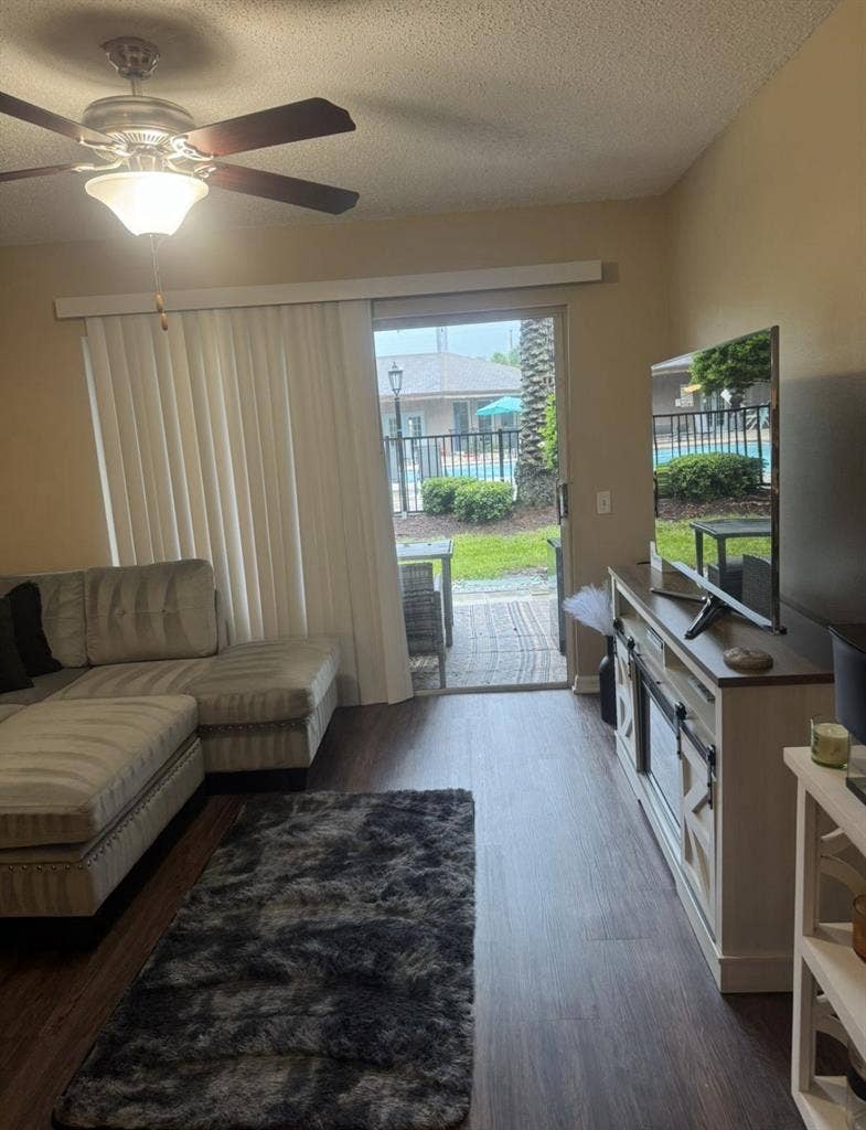 looking for a female roommate