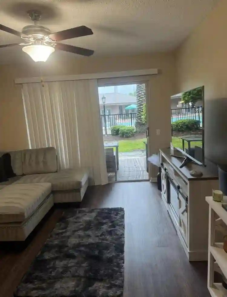 looking for a female roommate