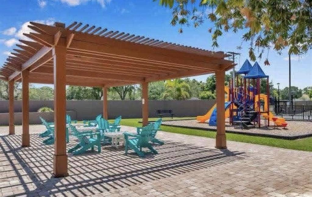 looking for a female roommate