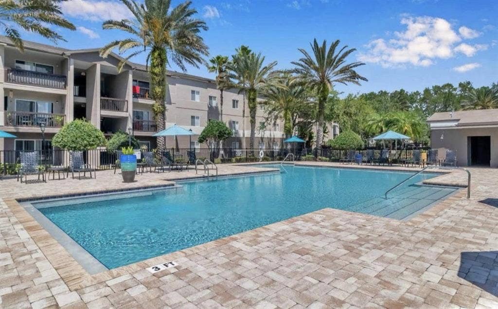 looking for a female roommate