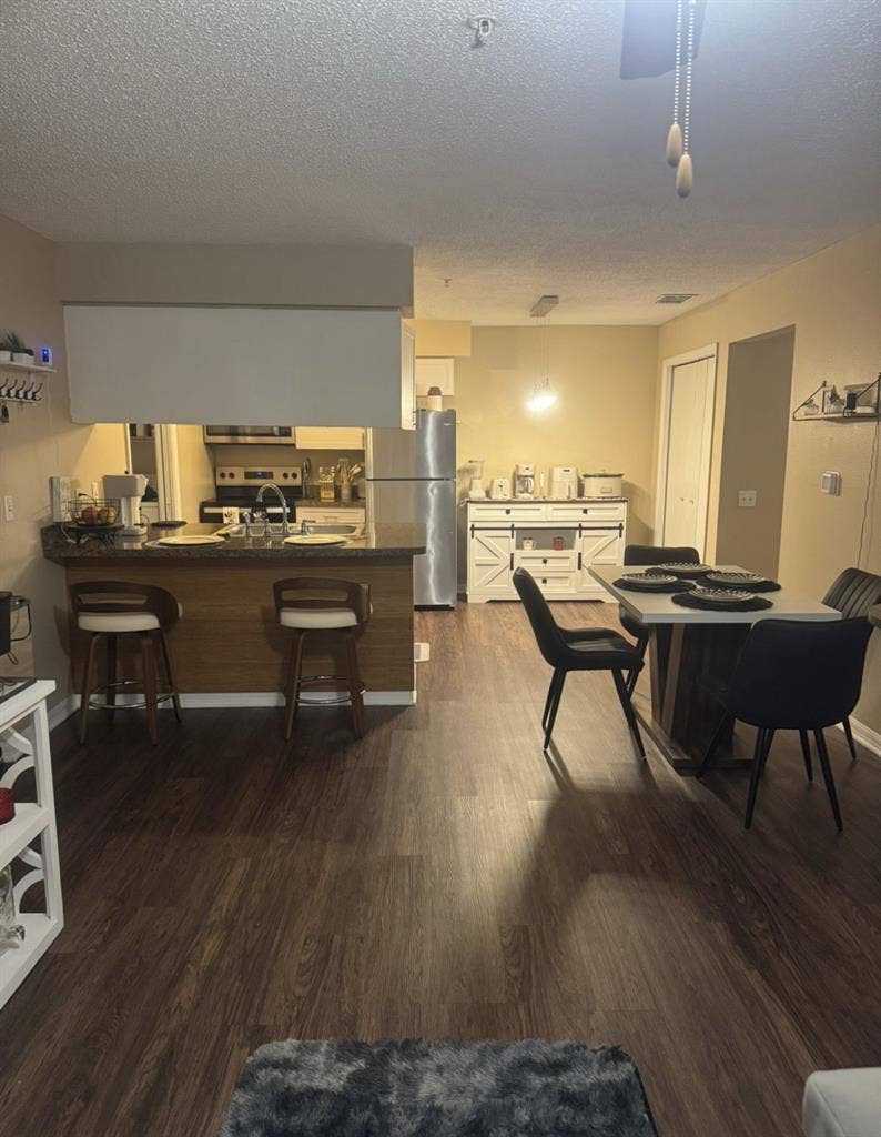 looking for a female roommate