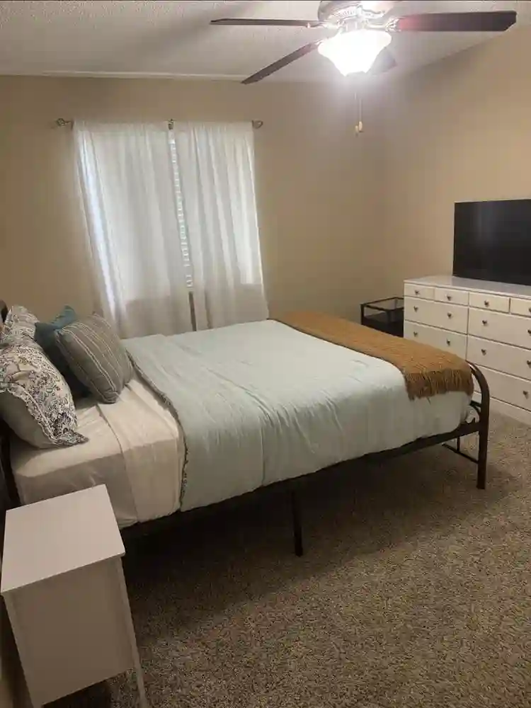 looking for a female roommate