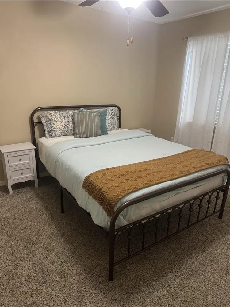 looking for a female roommate