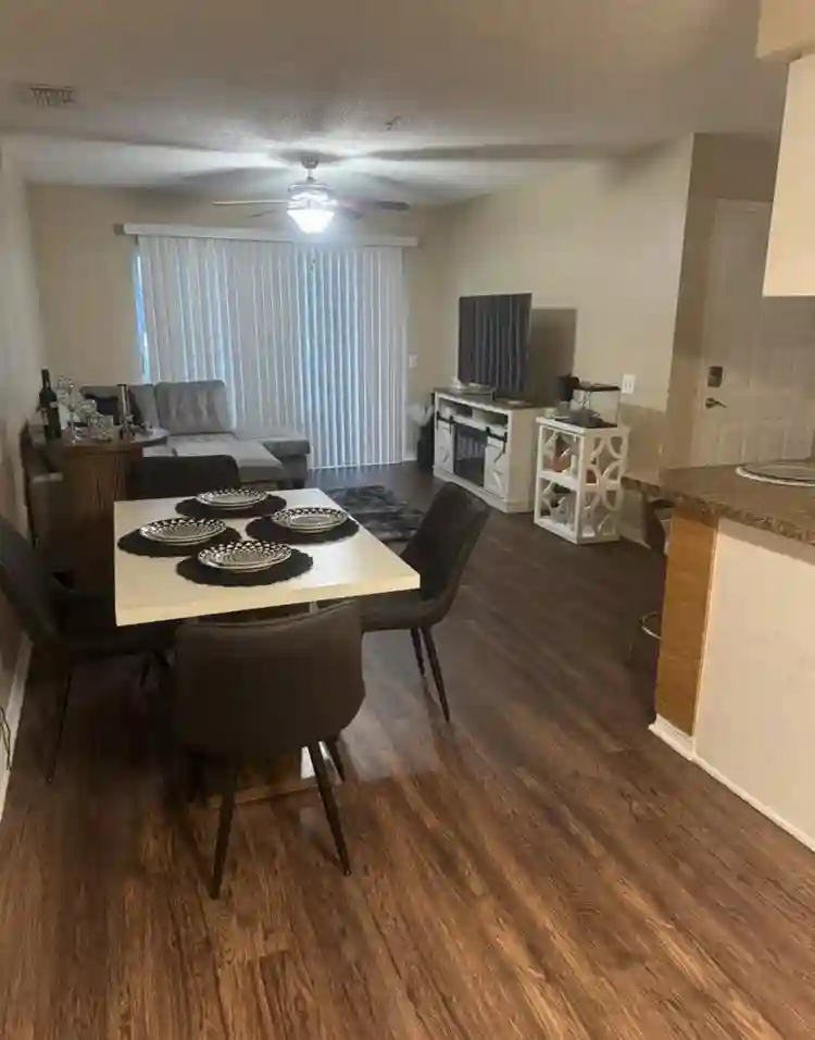 looking for a female roommate