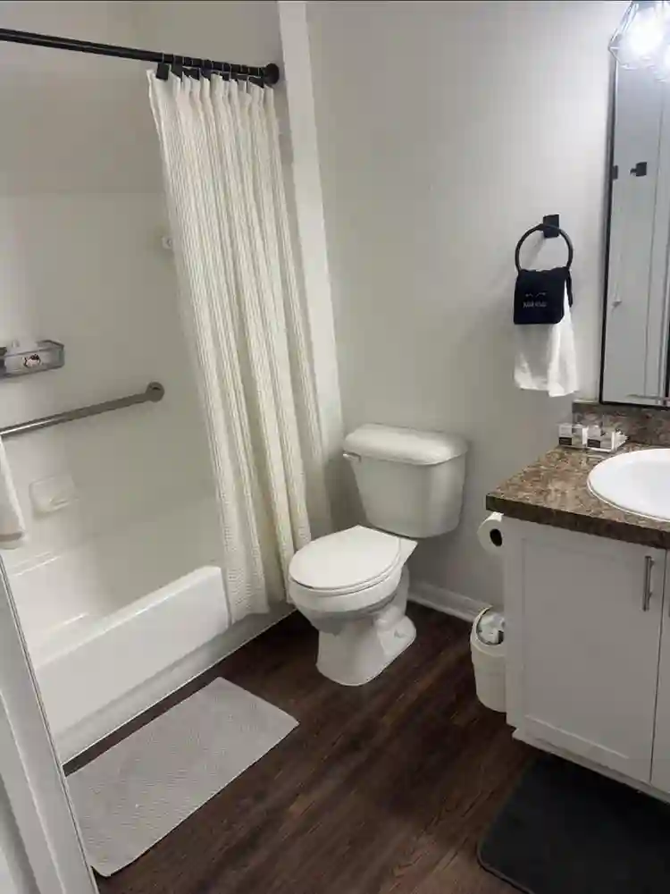 looking for a female roommate
