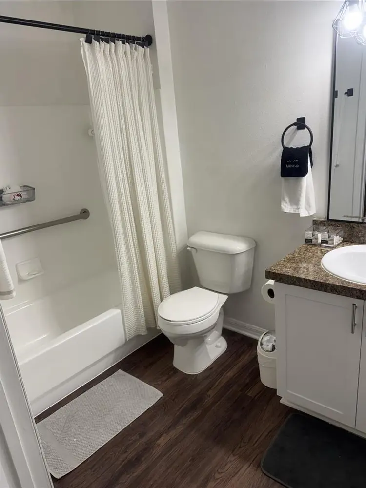 looking for a female roommate