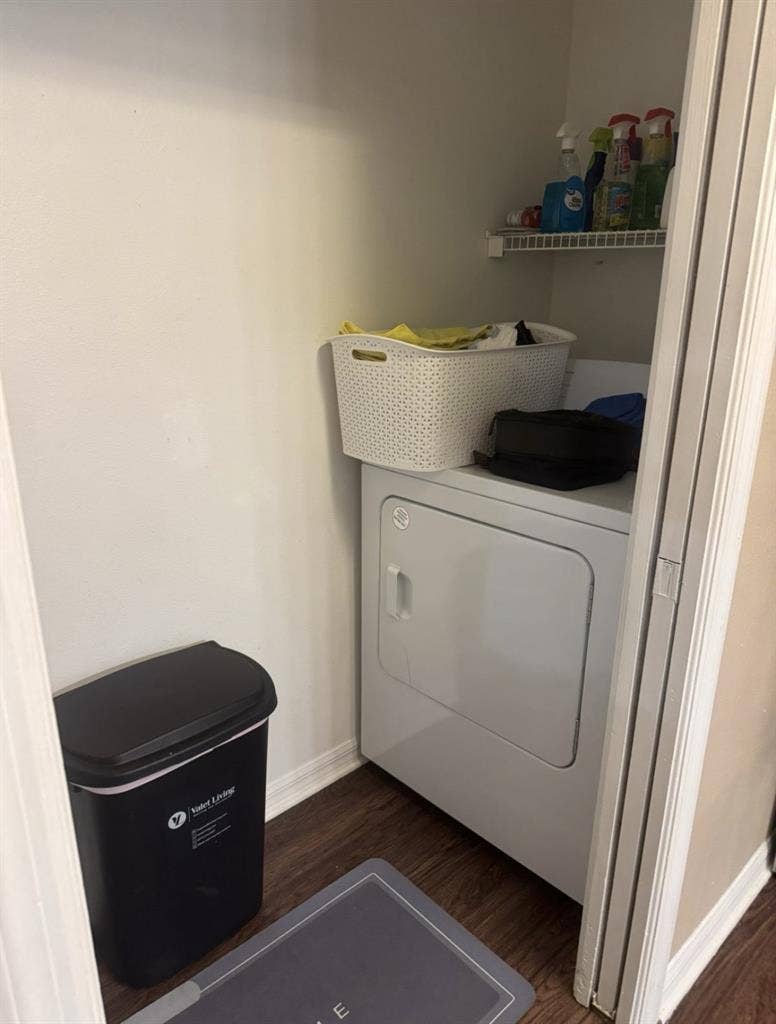 looking for a female roommate