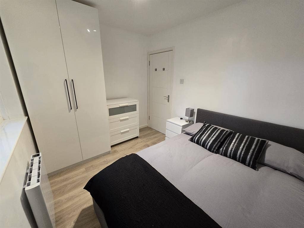New Barnet - Modern Furnished Room