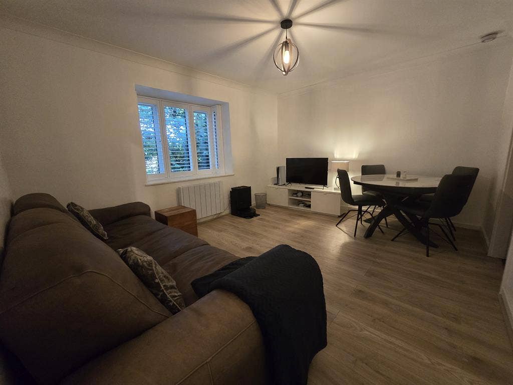 New Barnet - Modern Furnished Room