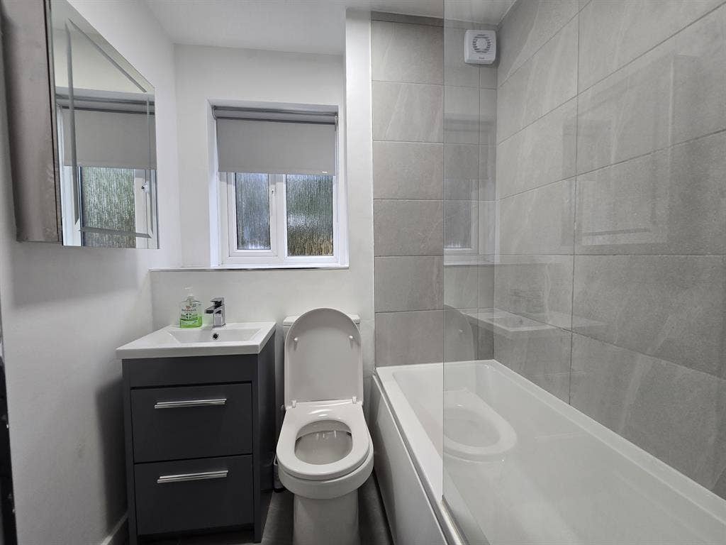 New Barnet - Modern Furnished Room