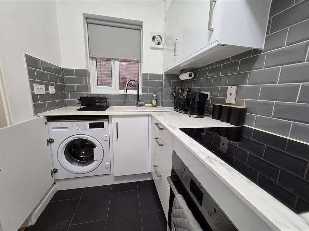 New Barnet - Modern Furnished Room