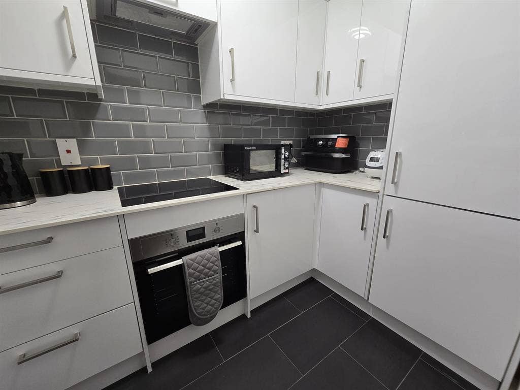 New Barnet - Modern Furnished Room