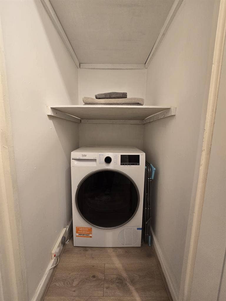 New Barnet - Modern Furnished Room