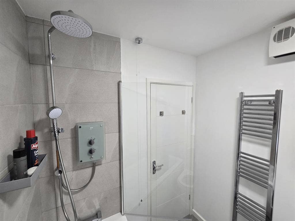 New Barnet - Modern Furnished Room
