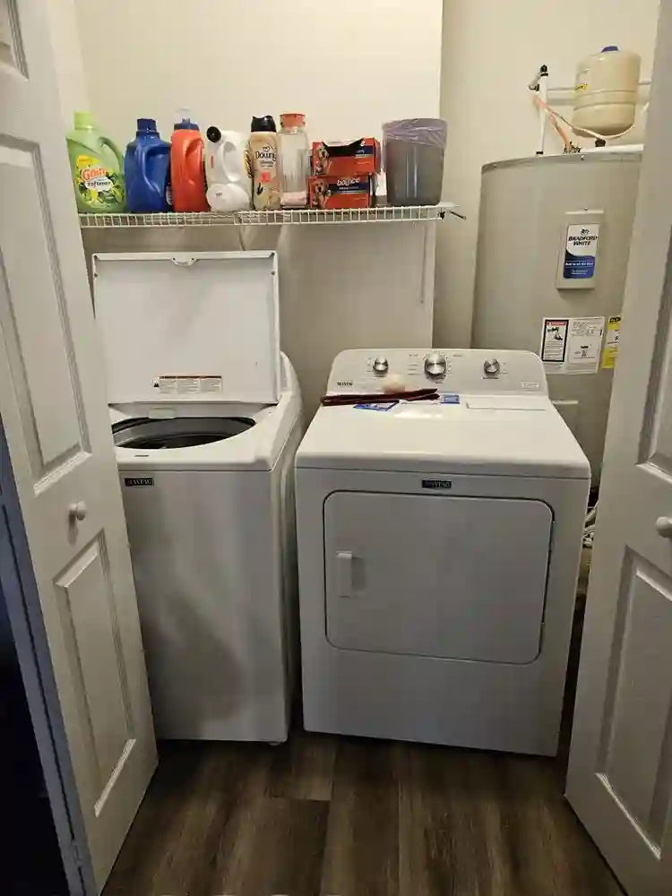 Azalea Trace 1BR Utilities included