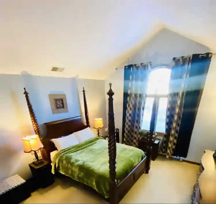 Cozy Room Available in NAPERVILLE