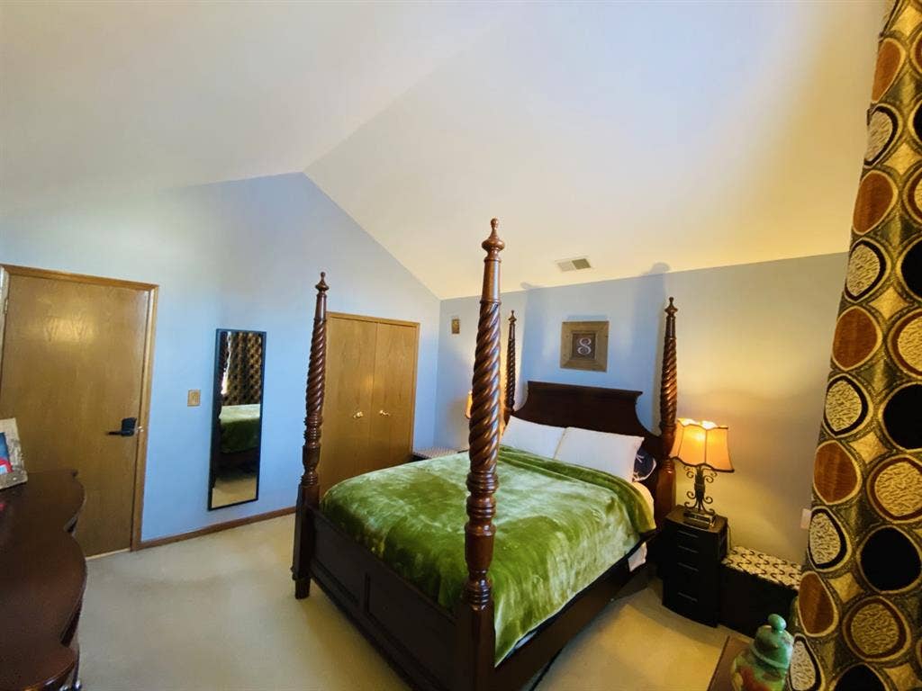 Cozy Room Available in NAPERVILLE