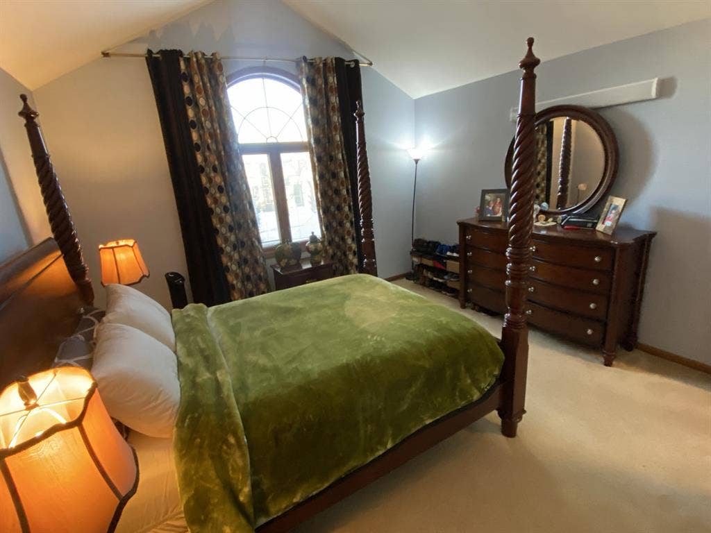 Cozy Room Available in NAPERVILLE