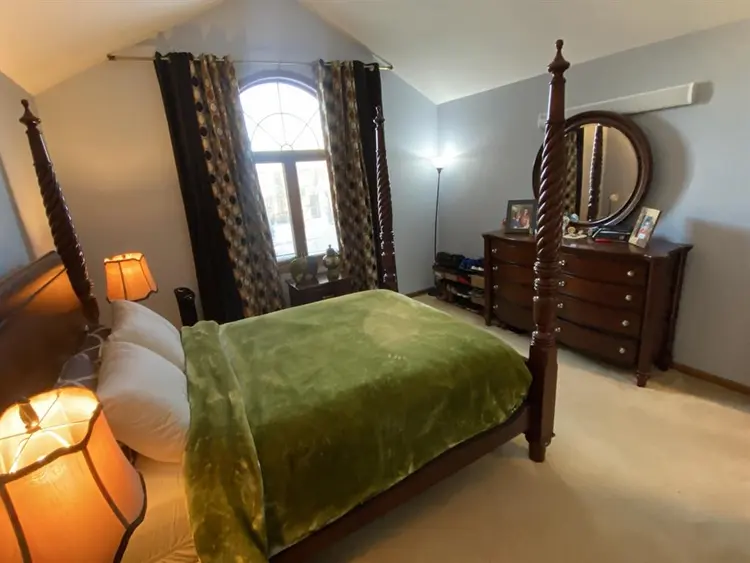 Cozy Room Available in NAPERVILLE