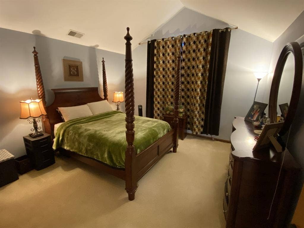 Cozy Room Available in NAPERVILLE