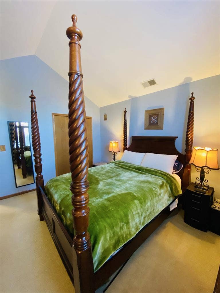 Cozy Room Available in NAPERVILLE